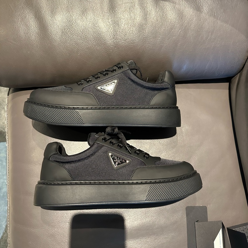 Prada sneakers. Size 42. New